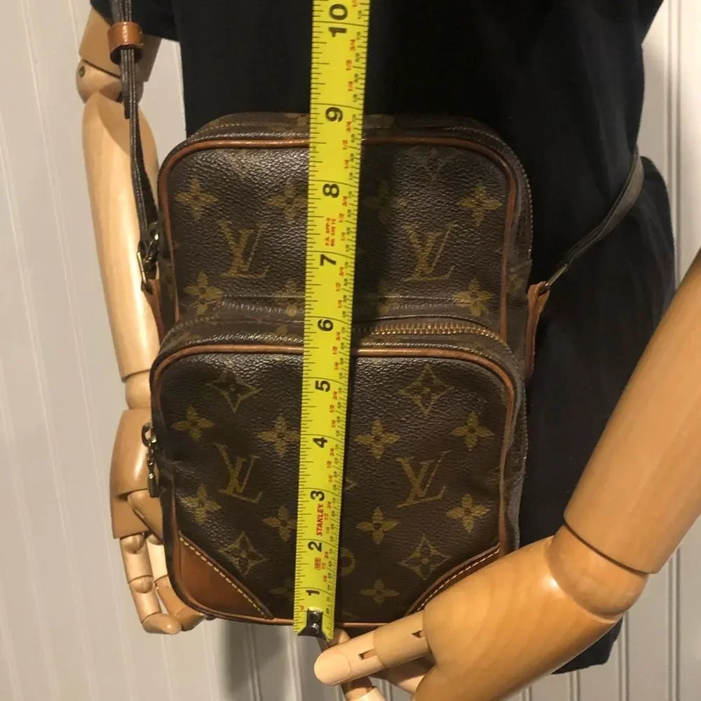 LOUIS VUITTON LV Amazon Monogram Messenger Crossbody Bag Authentic TH0974